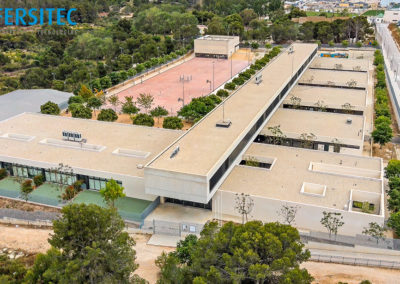 Instalación de aire acondicionado con unidades de expansión de directiva (VRV)  en las zonas Zm1, Zm2 y Zm4 del Colegio de Educación infantil y primaria “San Roque” en Polop de la Marina (Alicante)